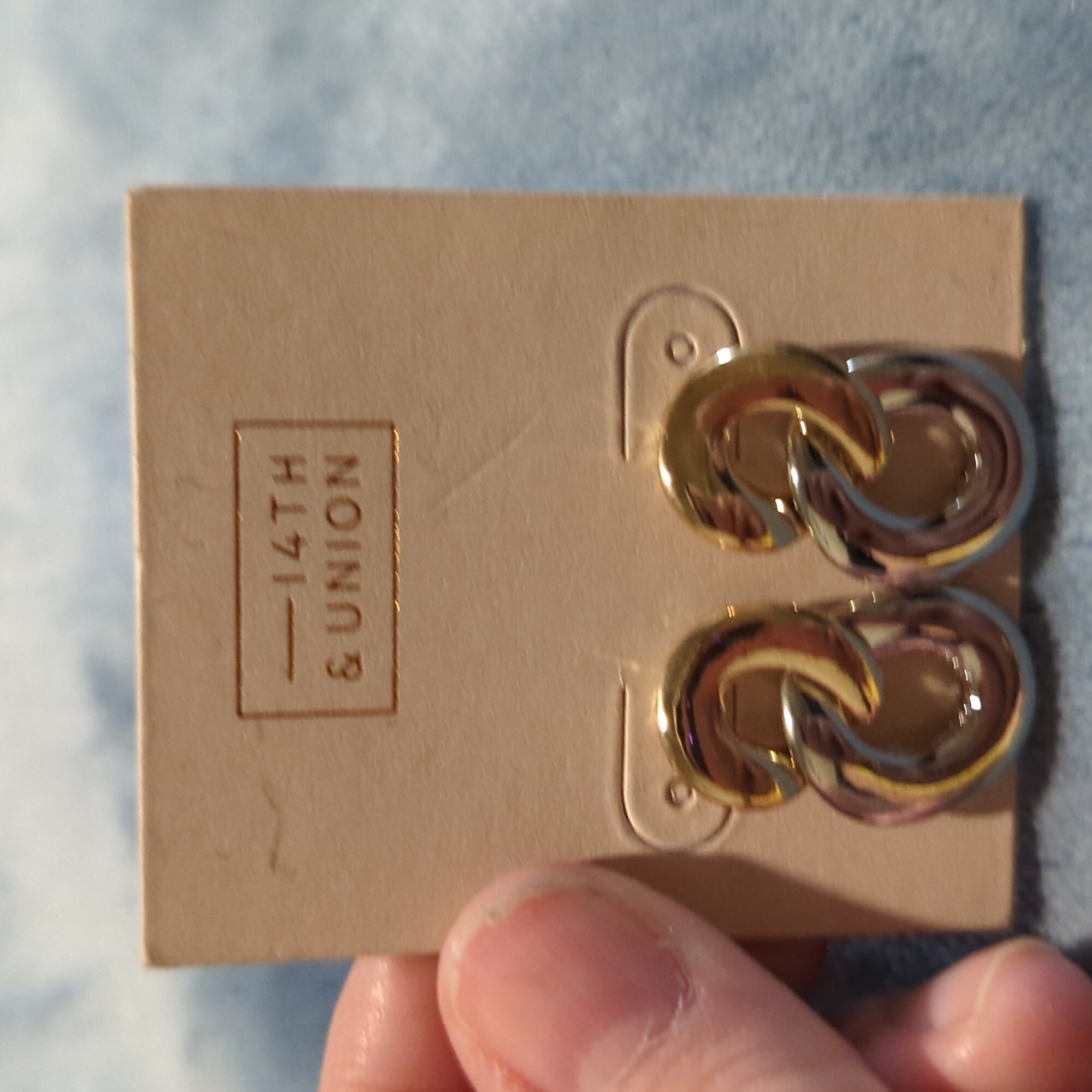 Earrings 6$